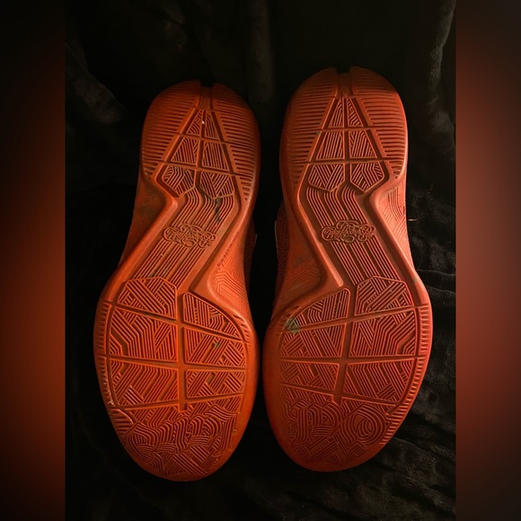 Men’s Adidas Bounce Shoes - Picture 7 of 10